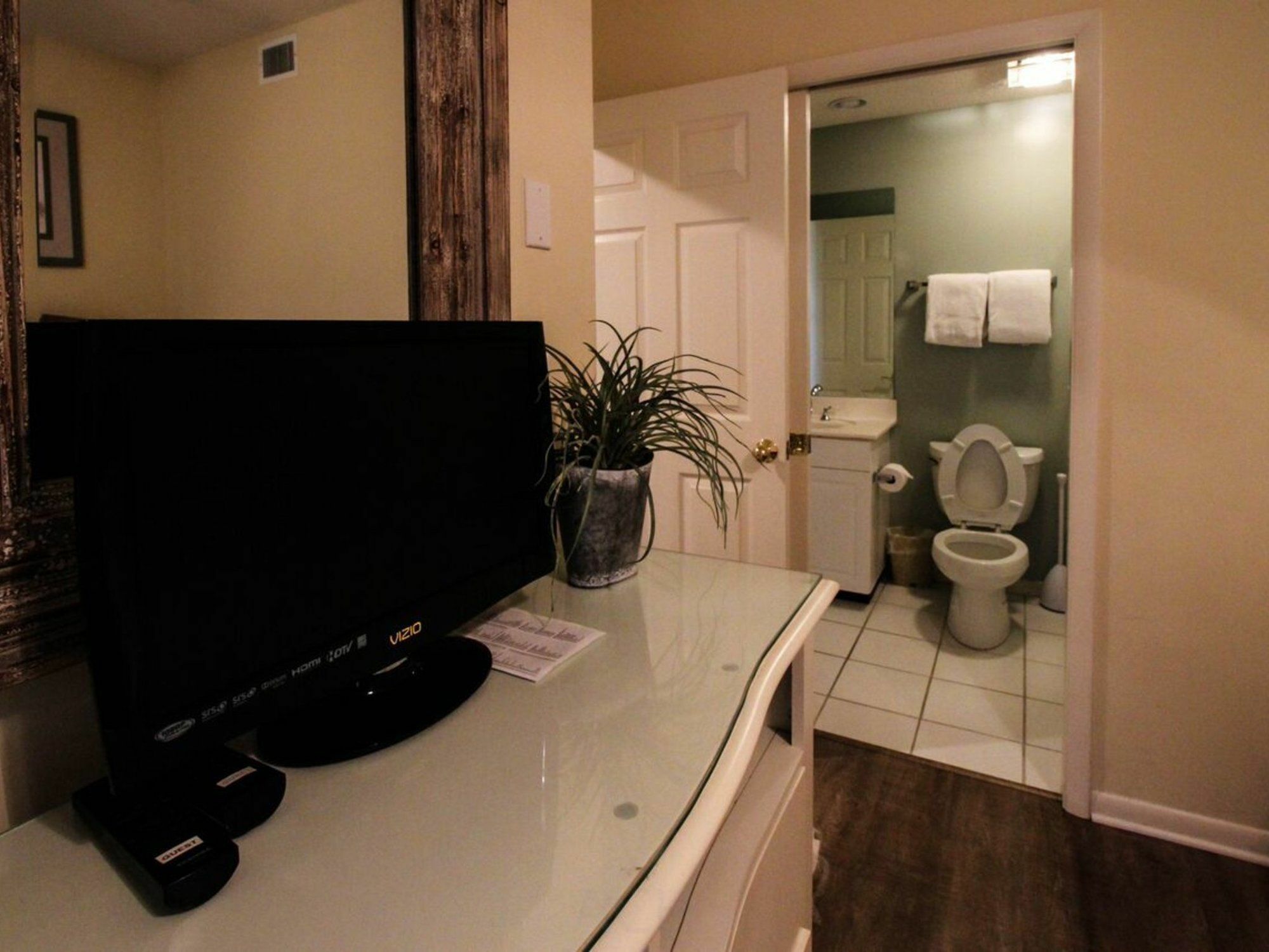 Poolside With Access By Redawning Apartment Panama City Beach