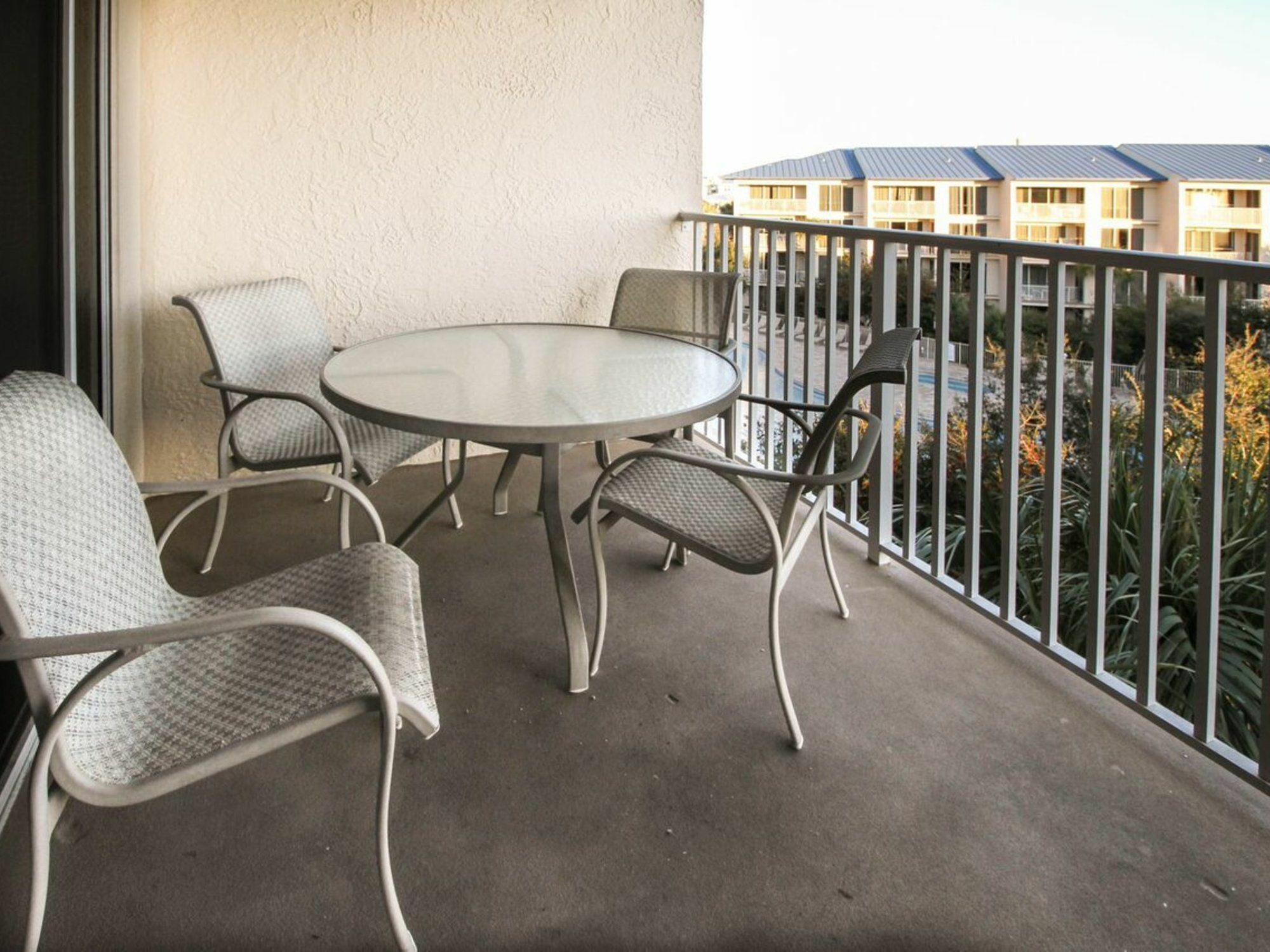 Apartment Poolside With Access By Redawning *