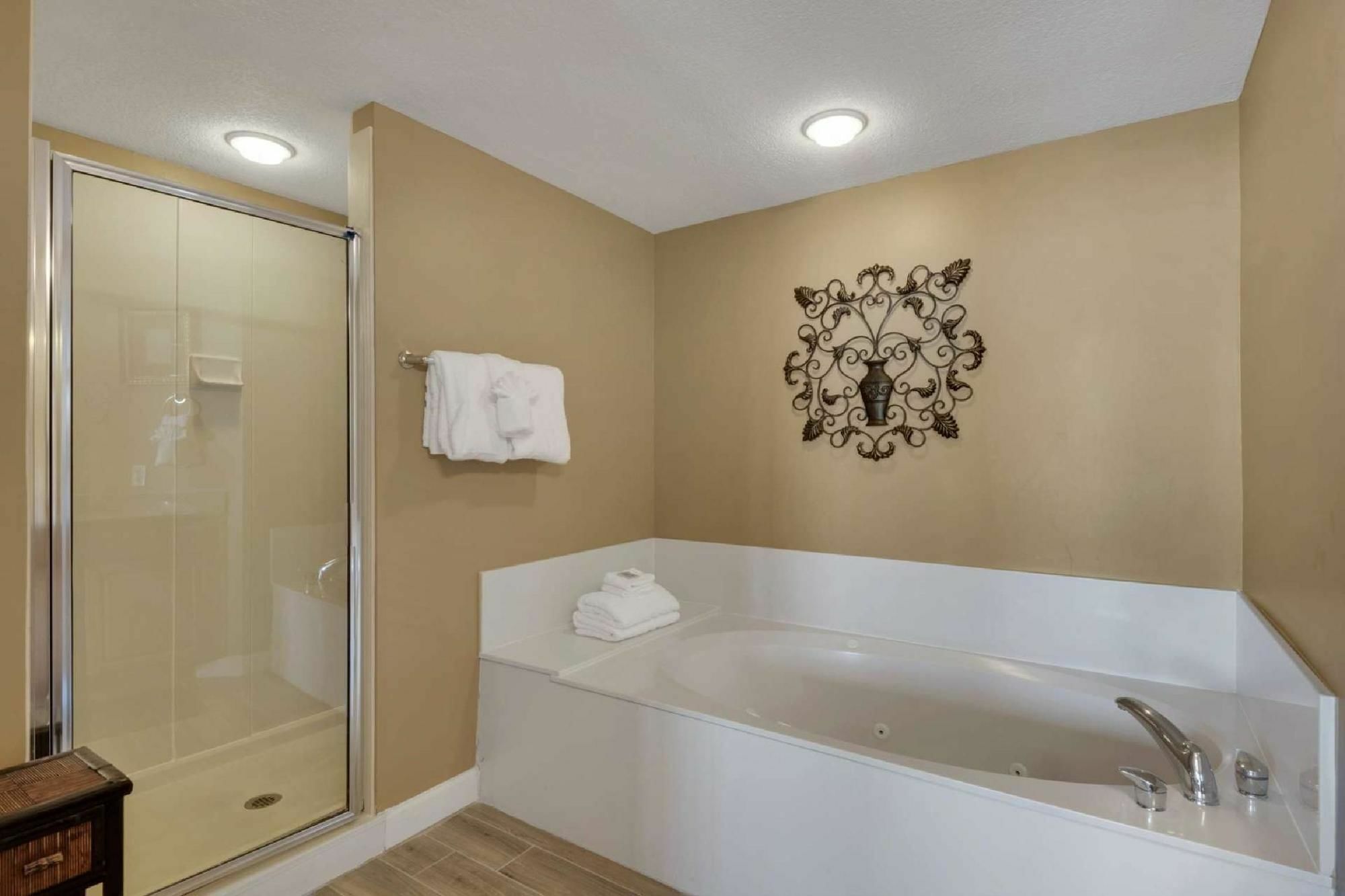 903 Grandview East Apartment