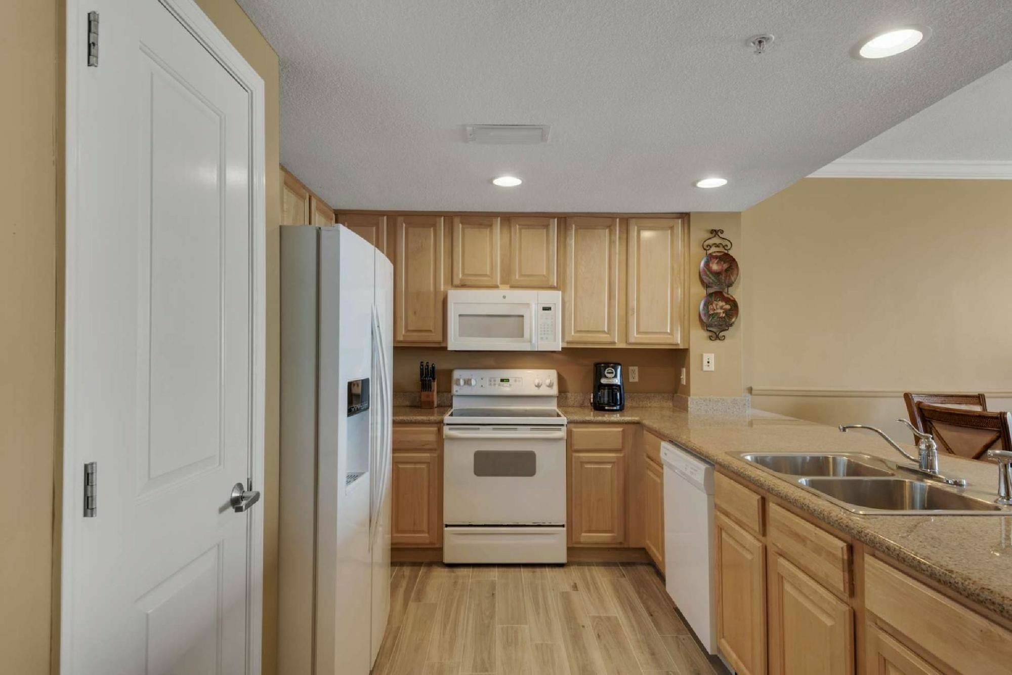 Apartment 903 Grandview East