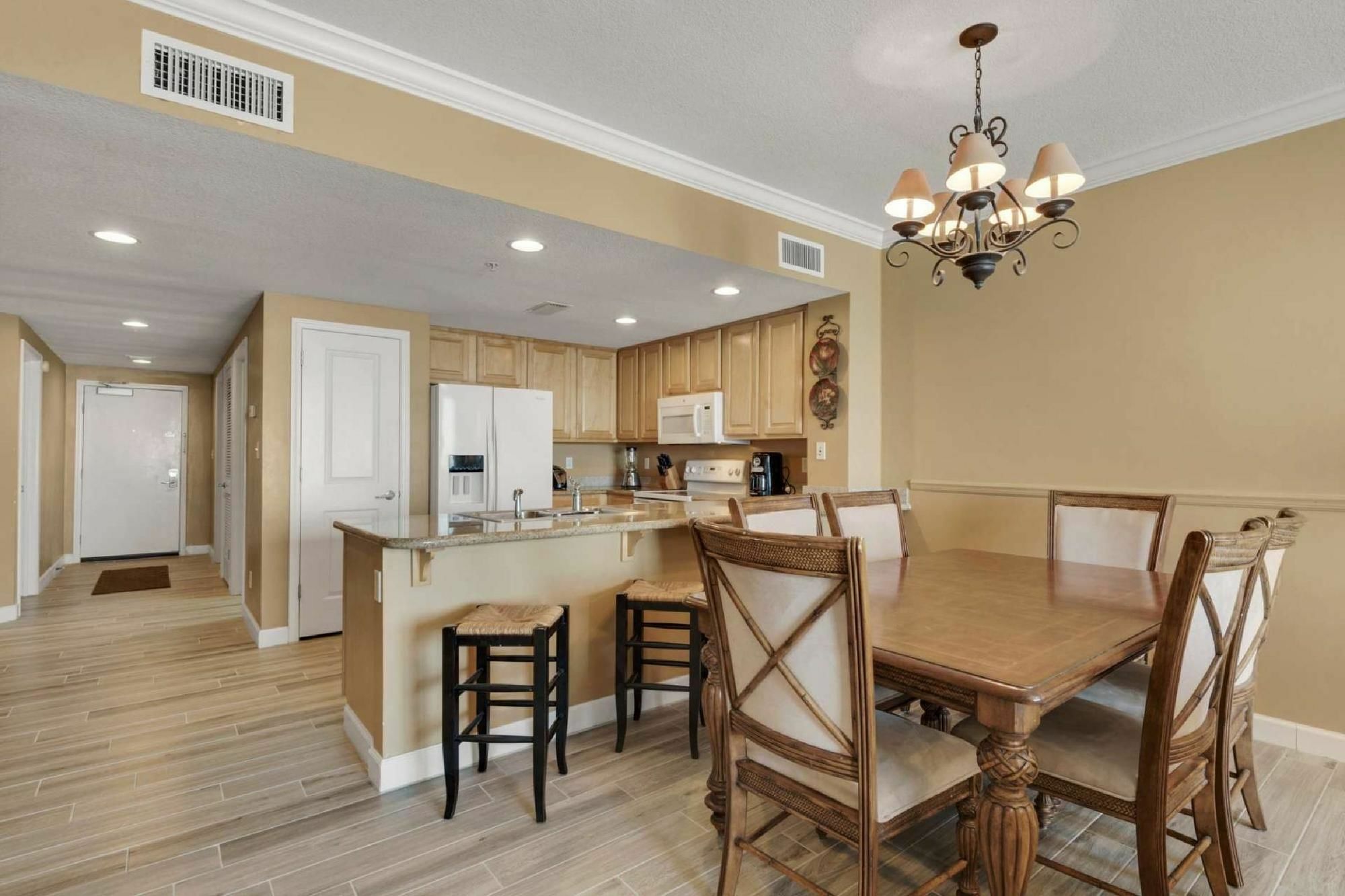 903 Grandview East Apartment *