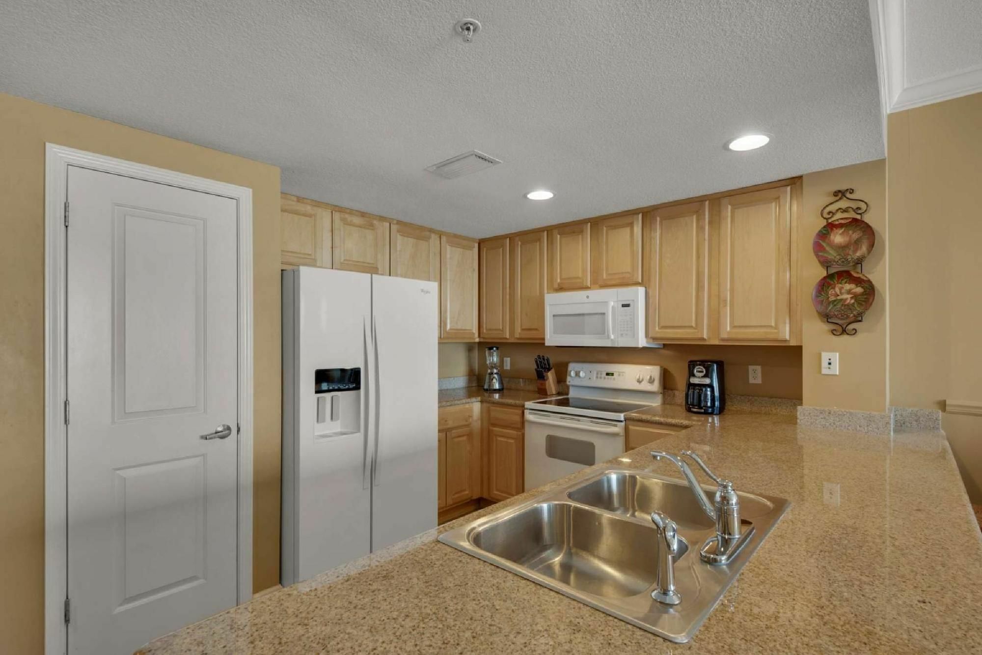 903 Grandview East