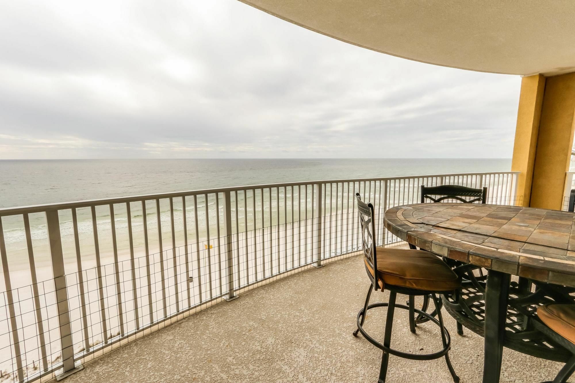 Ocean 801 Apartment *