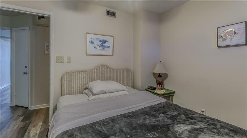 Aquavista East 604 Apartment