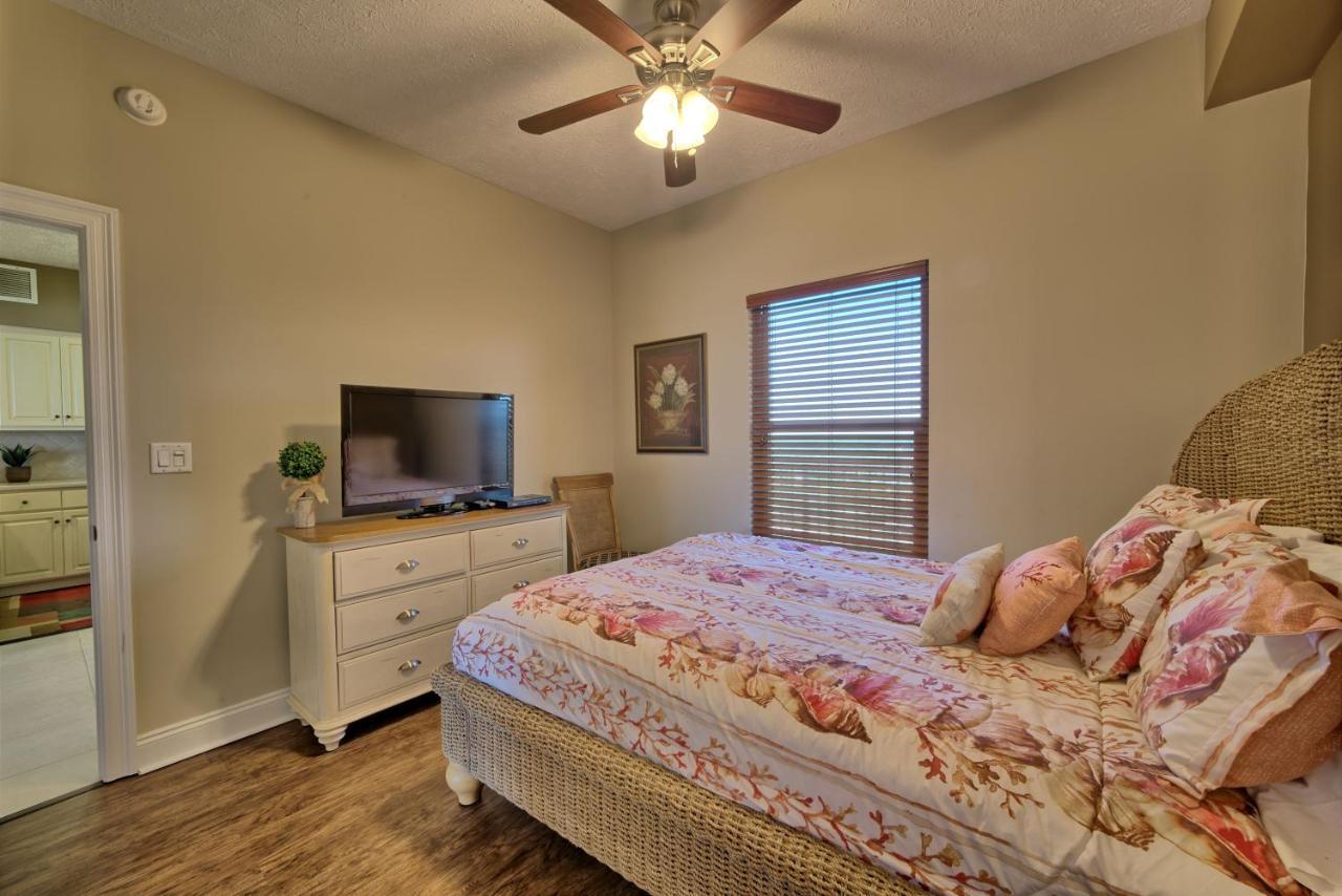 Roomy Oceanfront With Breathtaking View And Beachside Pool - Unit 1906 Panama City Beach