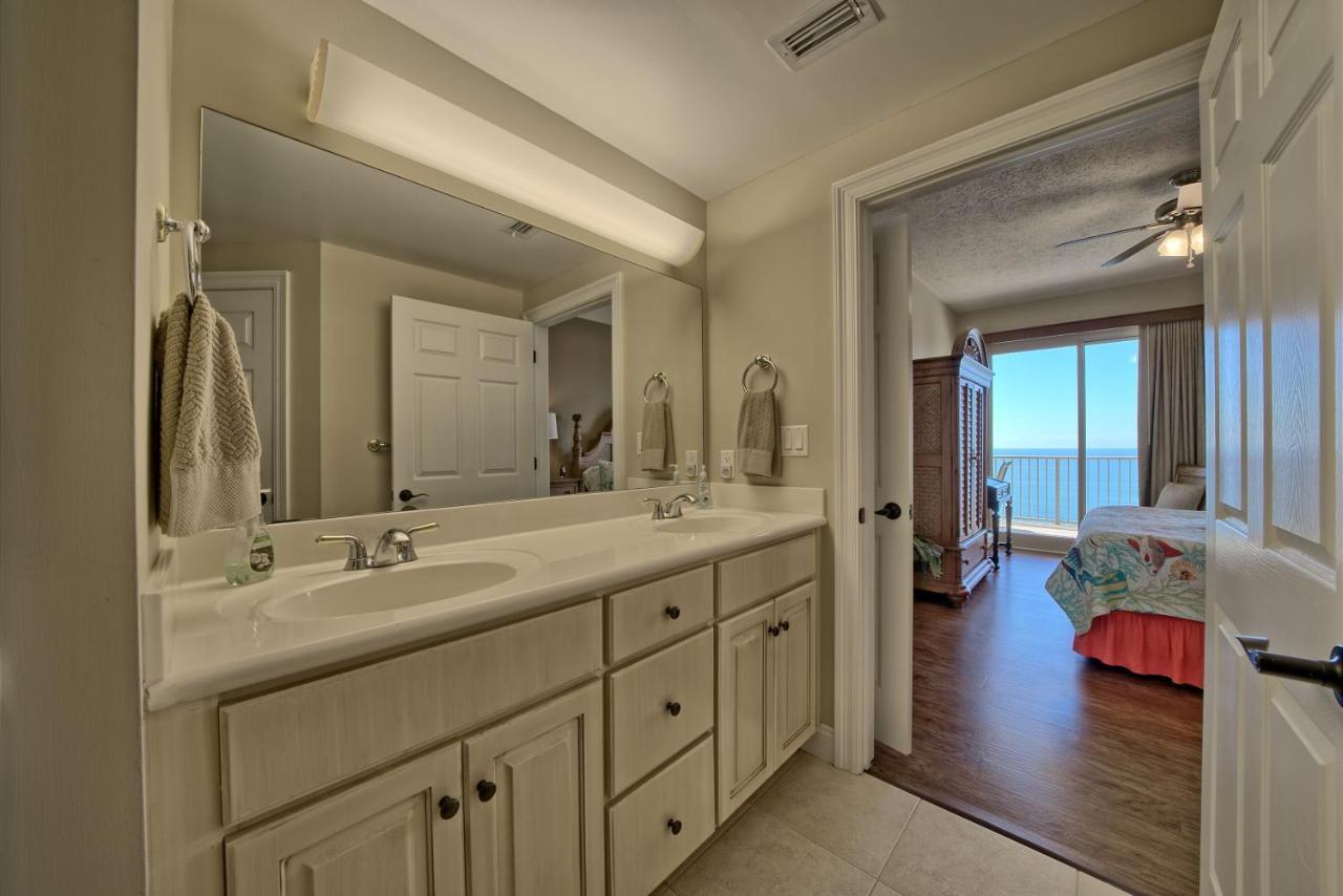 Roomy Oceanfront With Breathtaking View And Beachside Pool - Unit 1906