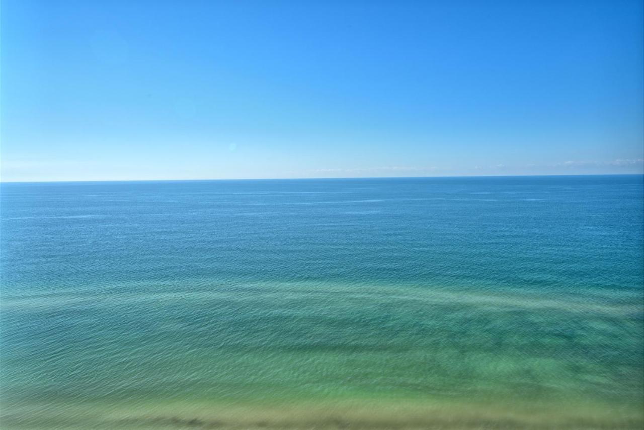Roomy Oceanfront With Breathtaking View And Beachside Pool - Unit 1906 *