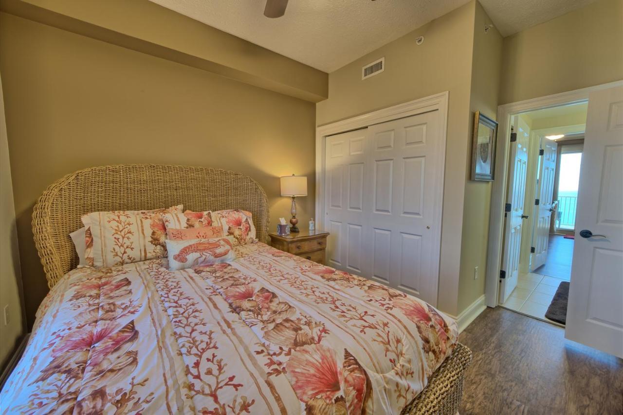 Roomy Oceanfront With Breathtaking View And Beachside Pool - Unit 1906