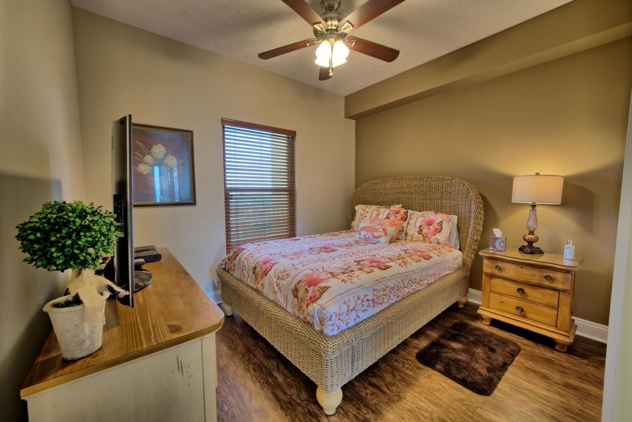Roomy Oceanfront With Breathtaking View And Beachside Pool - Unit 1906 Panama City Beach