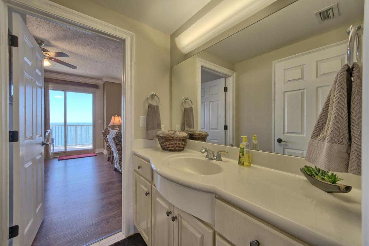 Roomy Oceanfront With Breathtaking View And Beachside Pool - Unit 1906 Apartment Panama City Beach