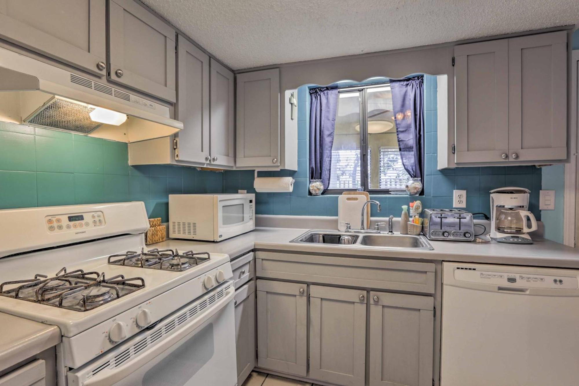 Panama Townhome With Shared Pool-steps To Beach! *