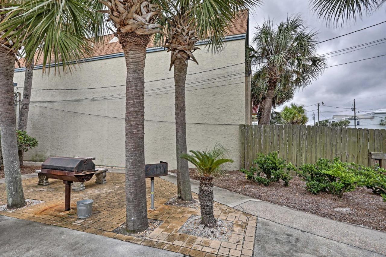 Apartment Convenient Pcb With Pool Access Walk To *