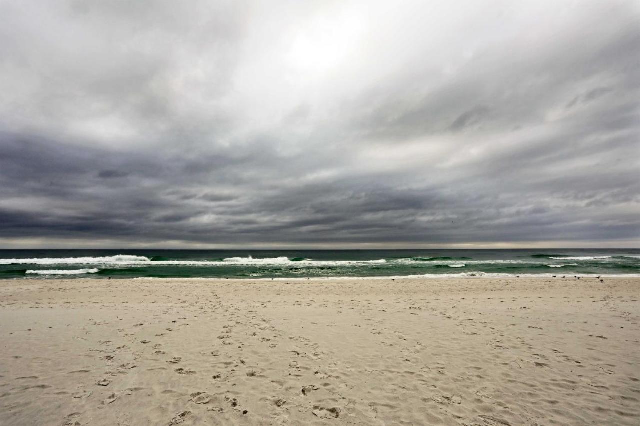 Convenient Pcb With Pool Access Walk To Panama City Beach