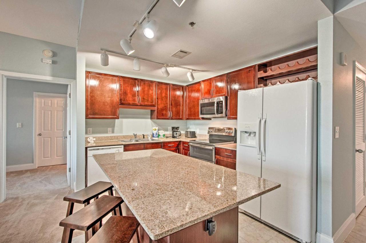 Apartment Lakefront With Community Pools - Walk To
