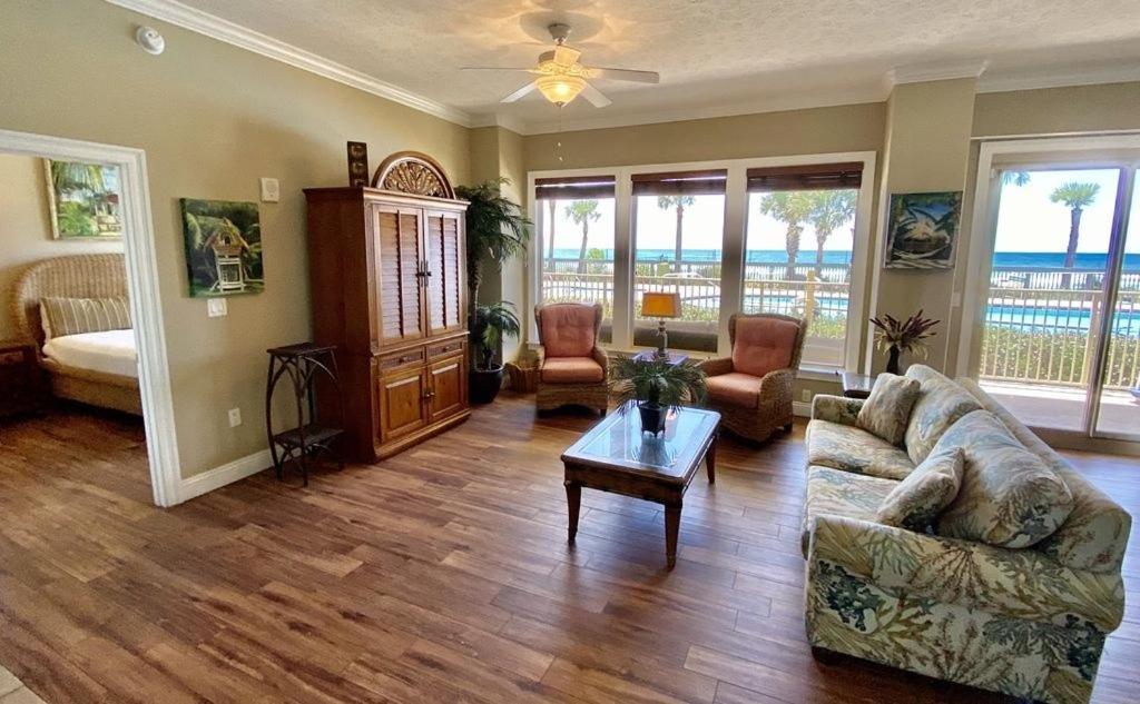 Wonderful Tropical With And Fitness Center Access - Unit 0102 Apartment *
