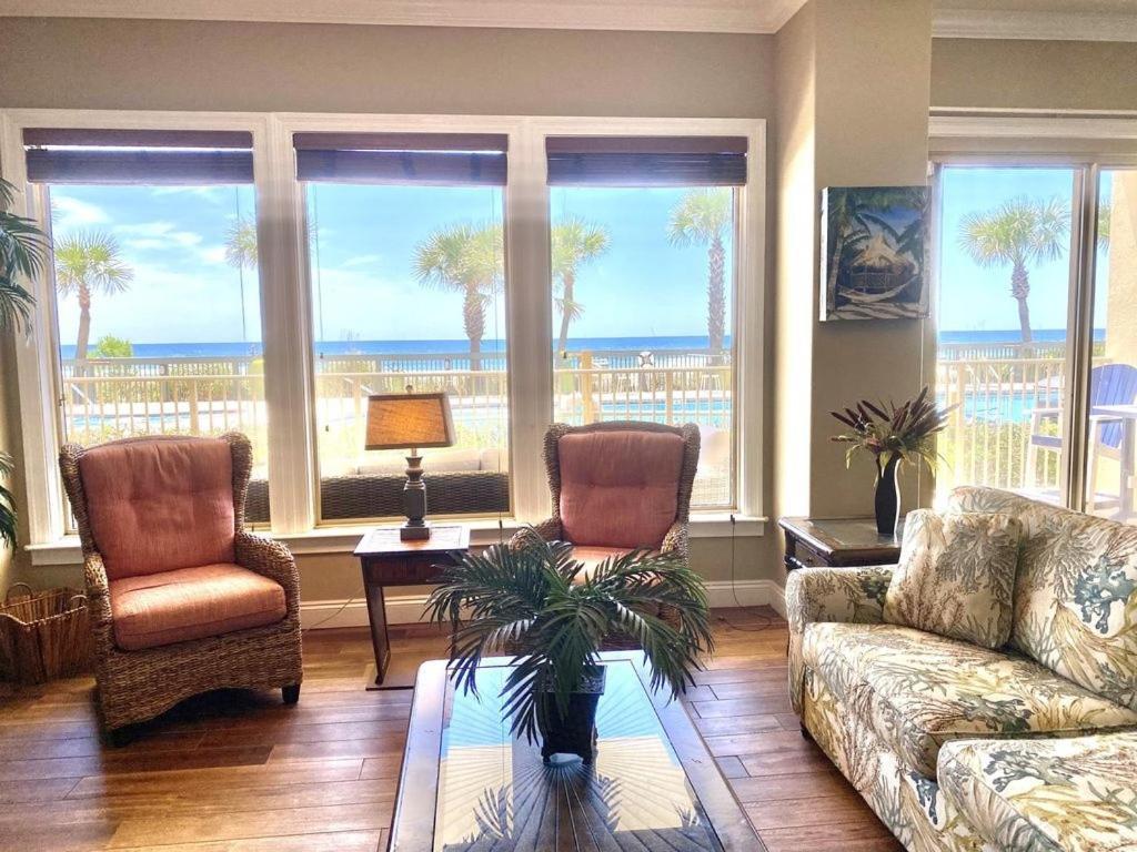 Wonderful Tropical With And Fitness Center Access - Unit 0102