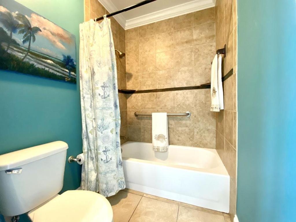 Apartment Wonderful Tropical With And Fitness Center Access - Unit 0102