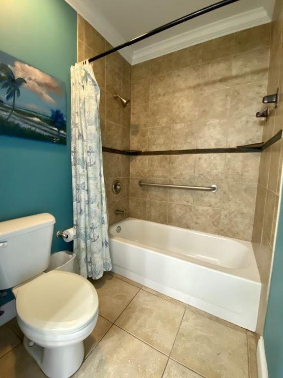 Apartment Wonderful Tropical With And Fitness Center Access - Unit 0102
