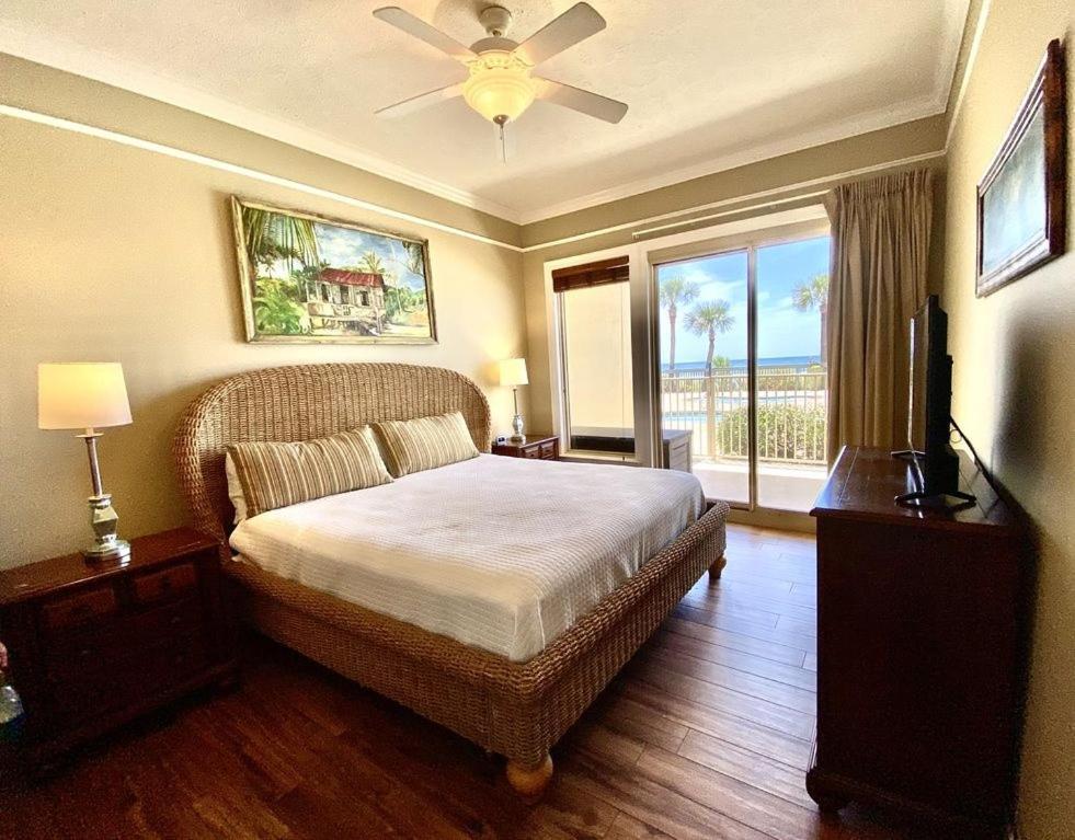 Wonderful Tropical With And Fitness Center Access - Unit 0102 *