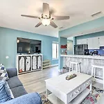 Panama City Condo With Balcony And Pool, Walk To Beach