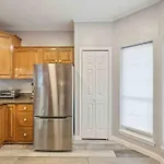 The Coastal Cottage, Steps From The Beach