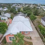 The Coastal Cottage, Steps From The Beach