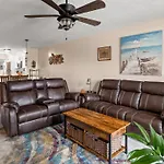 Pet Friendly Townhome With Gulf Views And Hot Tub Right Across From Beach And Schooners