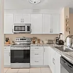 Pet Friendly Townhome With Gulf Views And Hot Tub Right Across From Beach And Schooners
