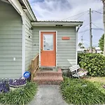 Cozy Pcb Cottage About 1 Block To Beach!