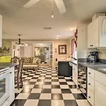 Cozy Pcb Cottage About 1 Block To Beach!