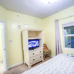Parking Fee Included - Seychelles 2004 -1 Bd 1 Bt Plus Den