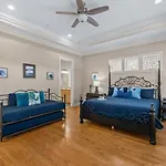 Searenity Now - Sznl Hot Tub, Community Pool, 5 Min Walk To Beach, Free Daily Activities, & More!