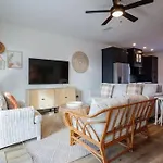 Coral Reef - Brand New Build, Pet Friendly, Private Pool! Sleeps 9!