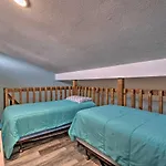 Pcb Condo With Balcony Close To The Beach!