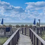 Coastal Pcb Condo - Walk To The Ocean!