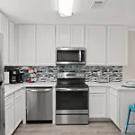 Absolute Beach - Seasonal Hot Tub, Bbq, 700 Feet To Beach, Central Pcb, Free Daily Activities, & More!