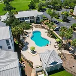 Newly Renovated Condo With Private Balcony!