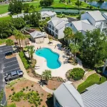 Newly Renovated Condo With Private Balcony!