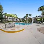 Newly Renovated Condo With Private Balcony!