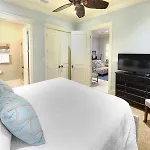 70 Pinecrest
