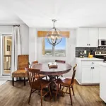 Sea Escape 2 Bedroom Beachfront At Pinnacle Port