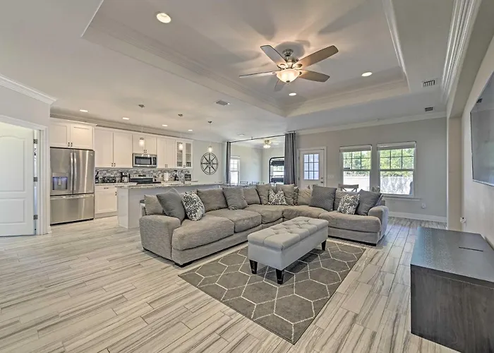 Pcb House With Patio, Grill And Games - Walk To Beach!