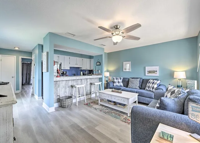 Panama City Condo With Balcony And Pool, Walk To Beach