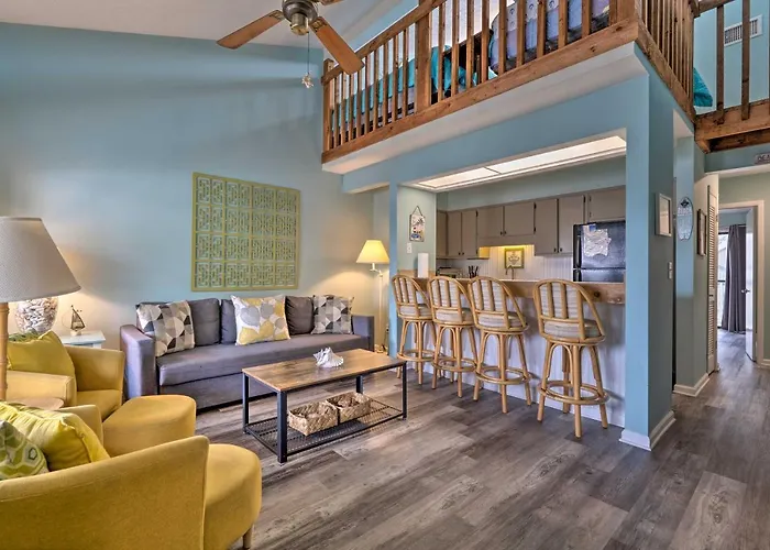 Pcb Condo With Balcony Close To The Beach!