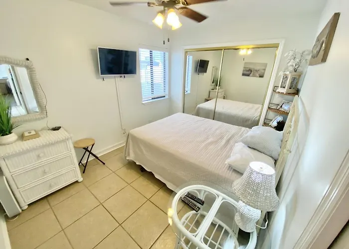 Venture Out 332 Lagoon Ln With 2 Golf Carts
