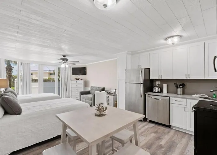 Top Of The Gulf 120 - Shore-Side Bungalow Sleeps 4