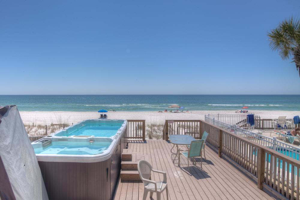 Surf Song - Beachfront With Swimspa!