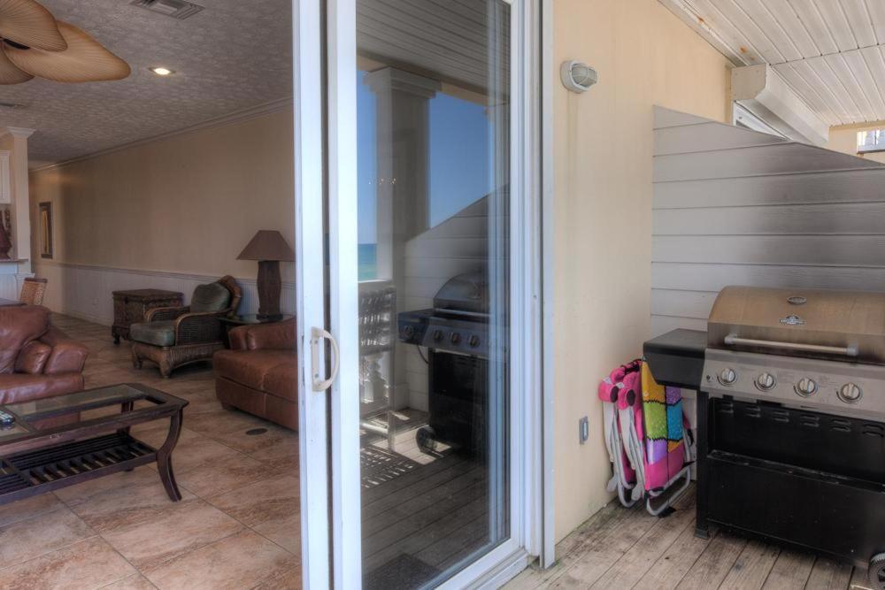 Surf Song - Beachfront With Swimspa! Villa