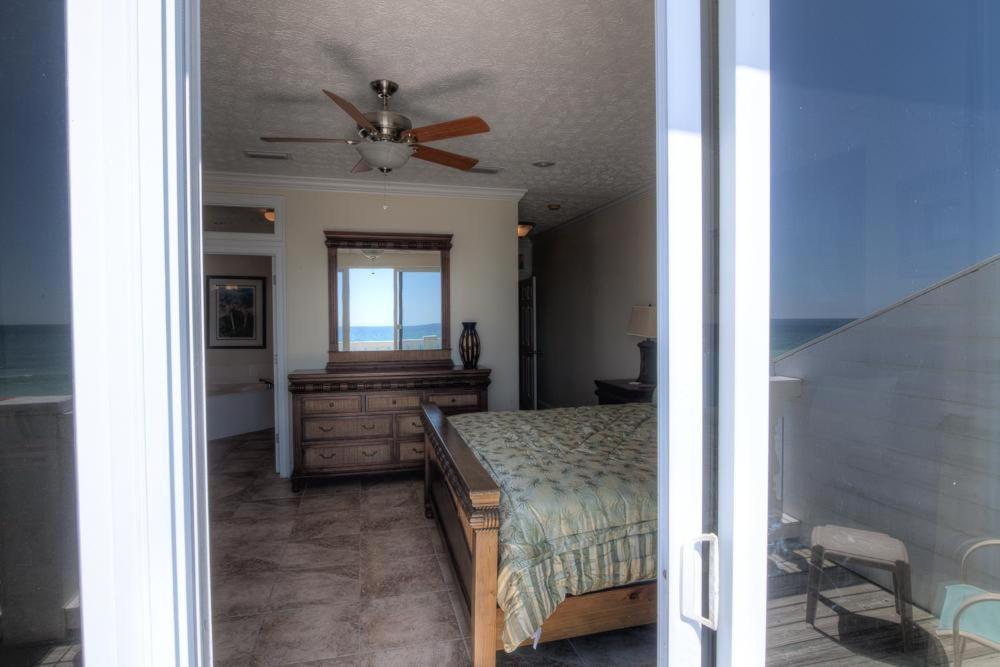 Surf Song - Beachfront With Swimspa!