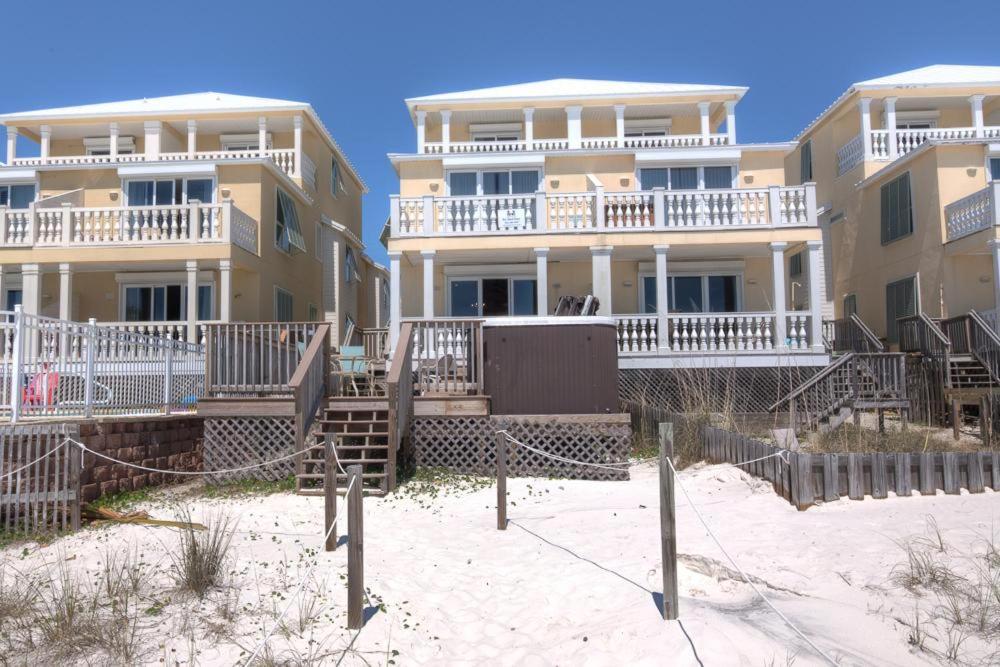 Surf Song - Beachfront With Swimspa!